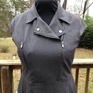 Sleeveless dress with pockets